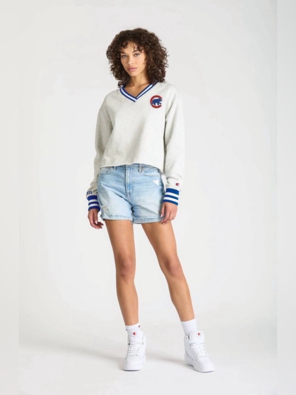 New! MLB Chicago Cubs Women’s Champion V-Neck Boxy Sweatshirt